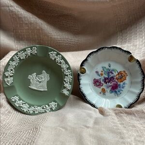 Wedgewood Of England and Japan Ashtrays Green and White set of 2 Collectables